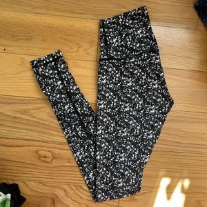 Lululemon black and white leggings